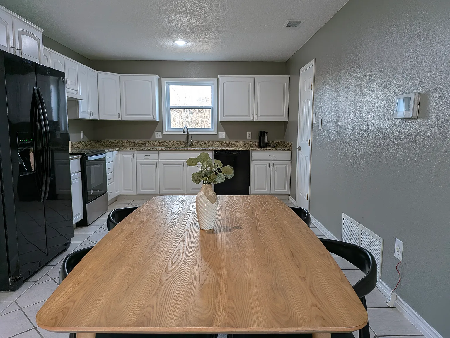 3 bed, 1652 sqft, $1,650 — Photo 4