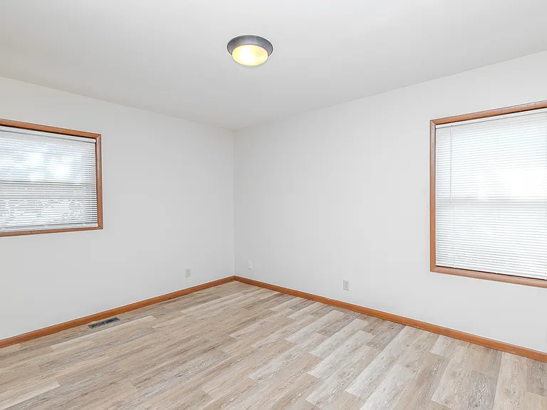 4363 Medina Dr — Photo 12