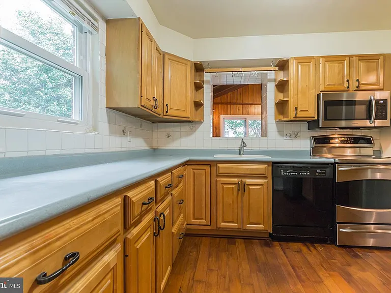 9702 Bellevue Dr — Photo 11