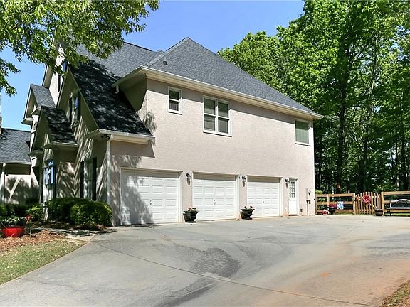 2nd image of 578 Fairway Dr
