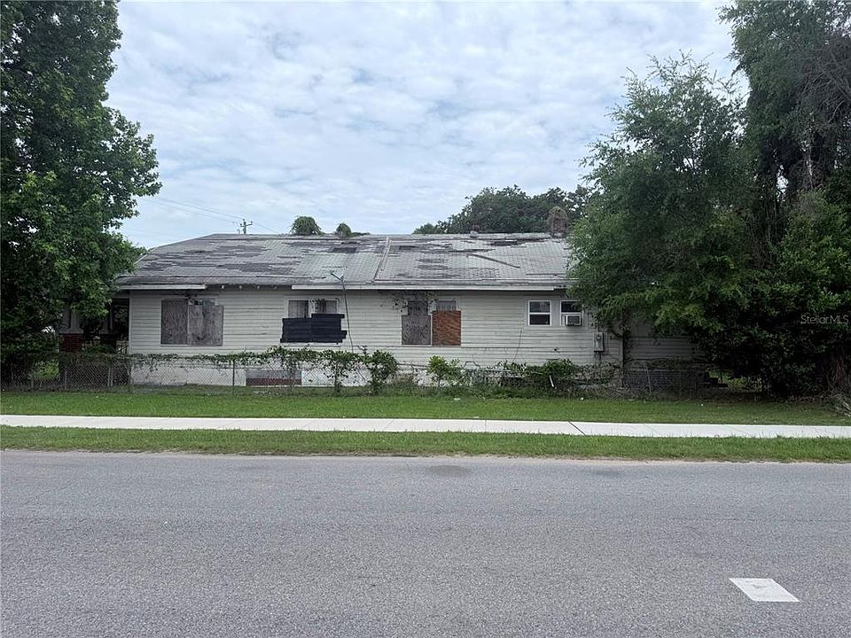 2nd image of 1228 S Old Corry Field Rd
