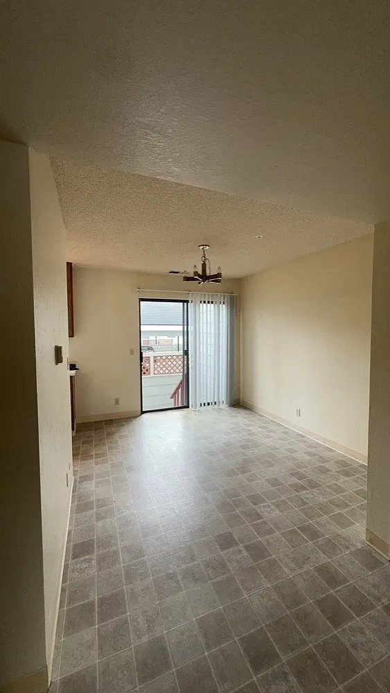 2 bed, 1.5 bath, 1032 sqft, $2,300 — Photo 2