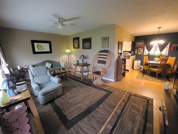 3rd image of 4390 W Crystal St