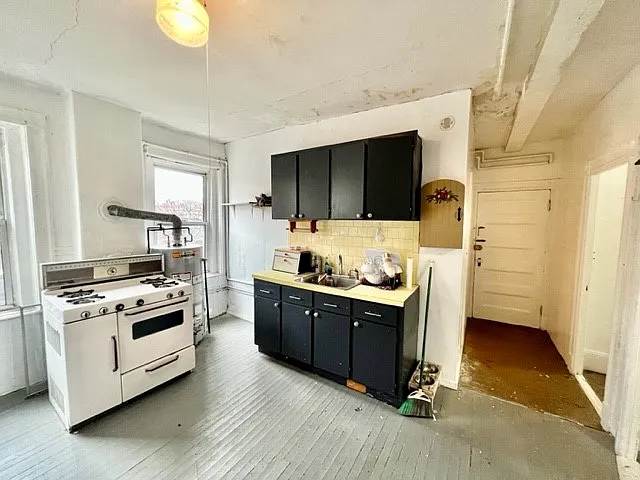 31 Thacher St #5R — Photo 4