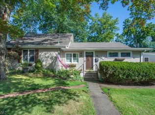 38 Iroquois Ave, Lake Hiawatha, NJ