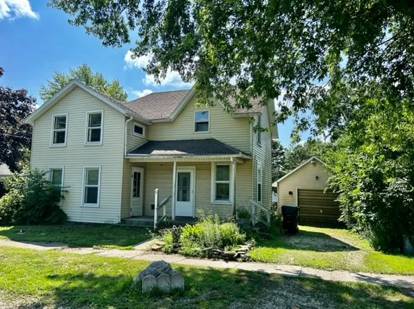 569 S Chestnut St, Chebanse, IL 60922