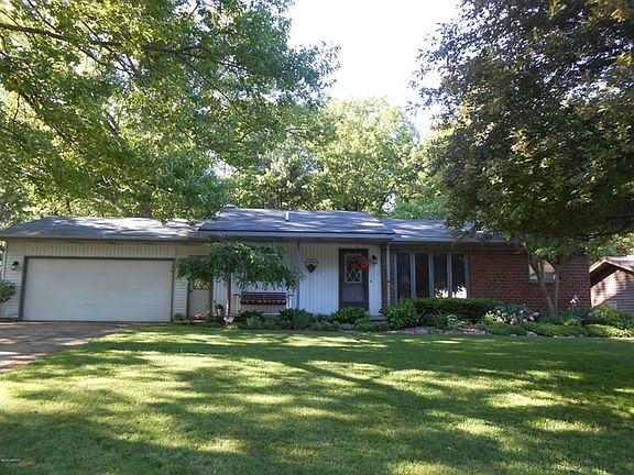 2nd image of 1147 Falling Brook Dr SE