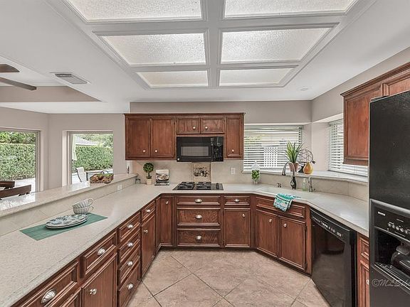 4th image of 2102 Country Mile Ln