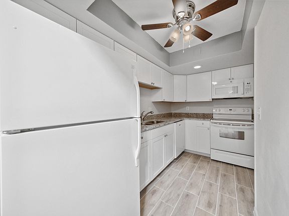 5th image of 1233 Saint Andrews Dr