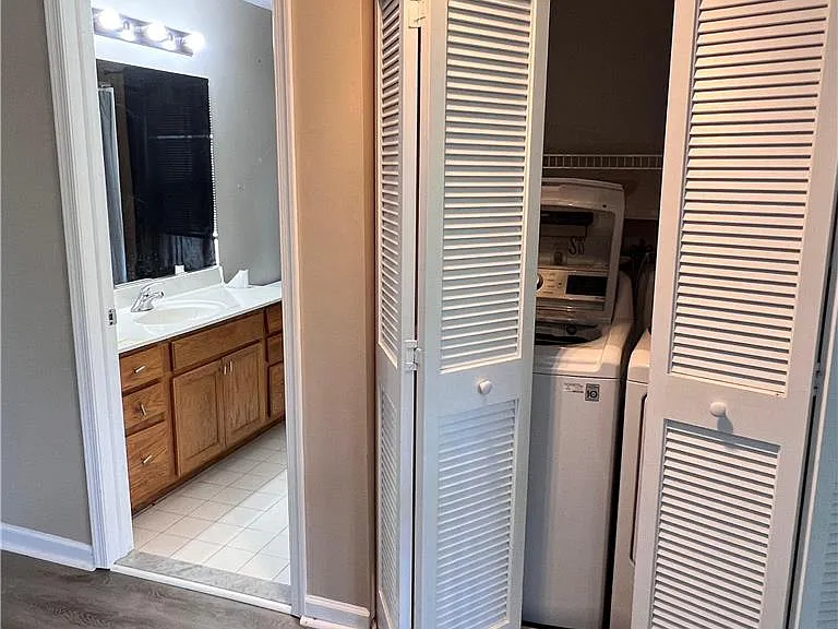966 Hollow Ct — Photo 9