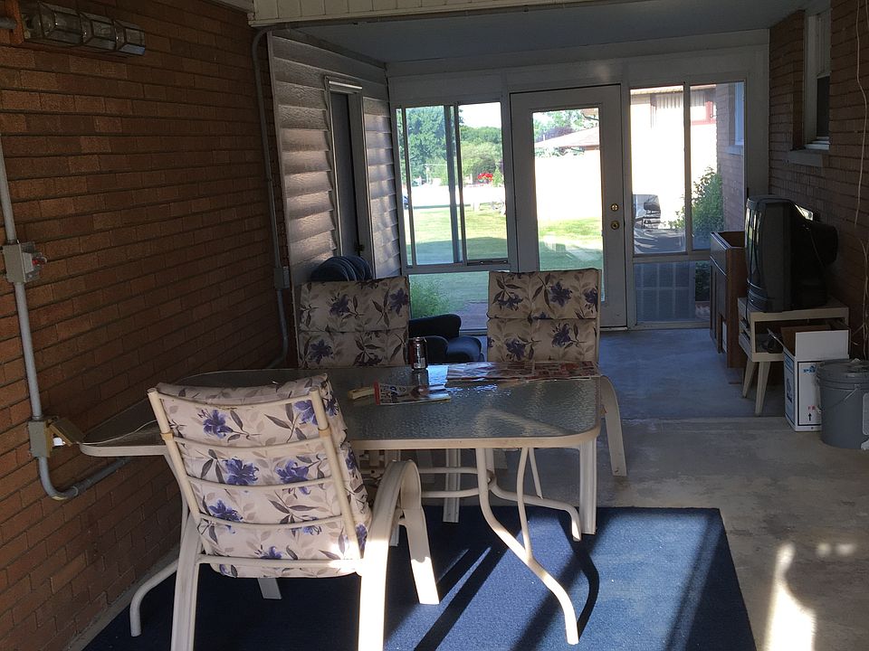 enclosed breezeway
