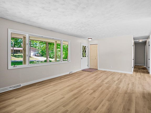 5th image of 886 Knollwood Ln