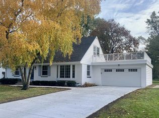 7530 N Fairchild Rd, Fox Pt, WI 53217