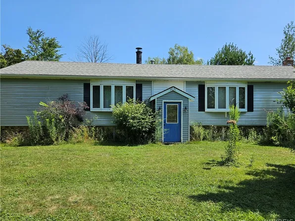 6031 Smith Rd, Hamburg, NY 14075