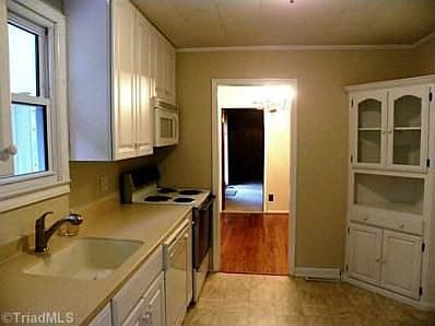 4th image of 2600 Overbrook Dr