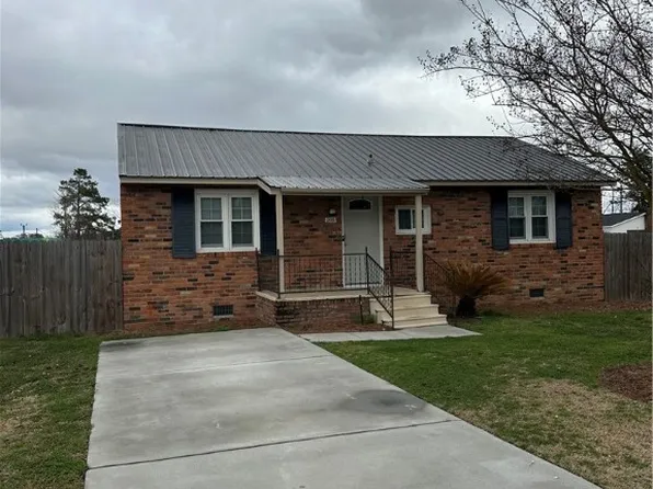 205 Morrison St, Pembroke, NC 28372