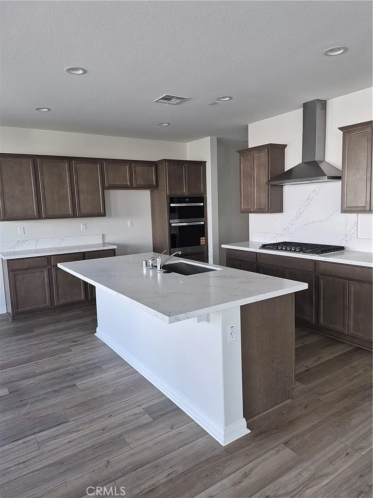 6 bed, 4.5 bath, 130 sqft, $1,500 — Photo 3