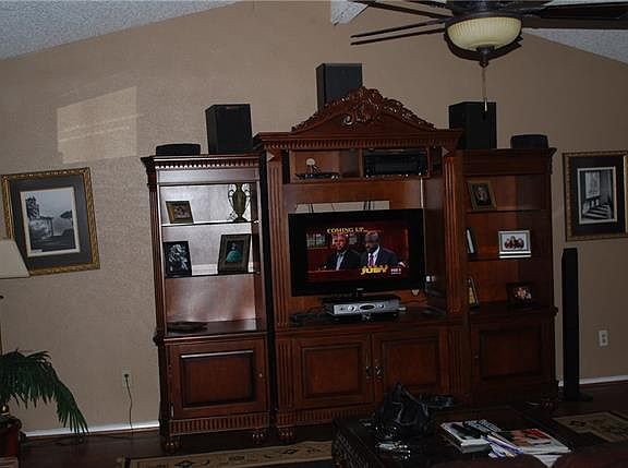 2nd image of 115 Creekside Ln