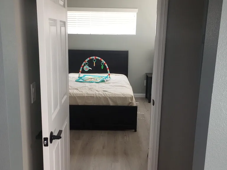981 N San Gorgonio Ave — Photo 23