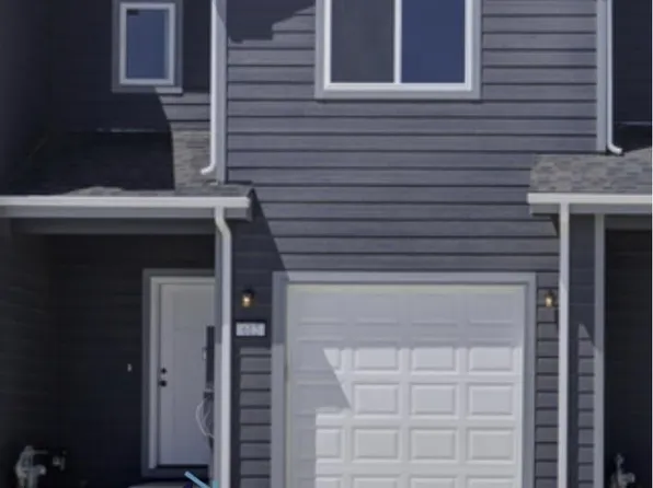 612 Badger Ln, Mills, WY 82644