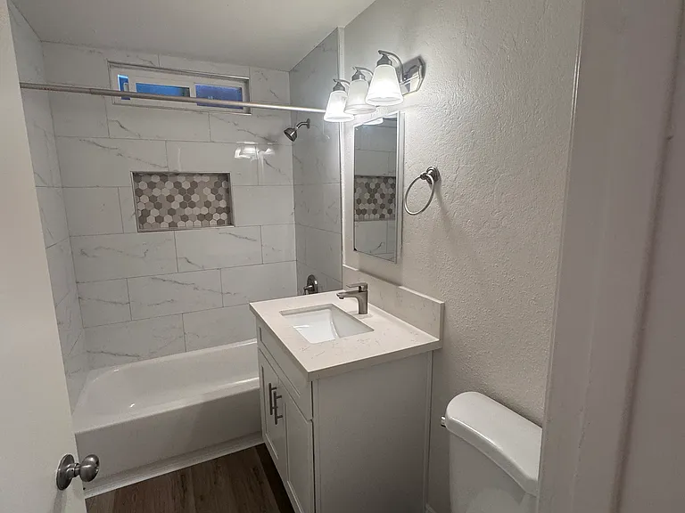 563 Emory St #563 — Photo 12