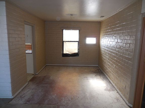 2nd image of 615 W Yale Ave