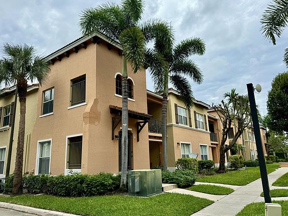 4th image of 3565 Forest Hill Boulevard #82