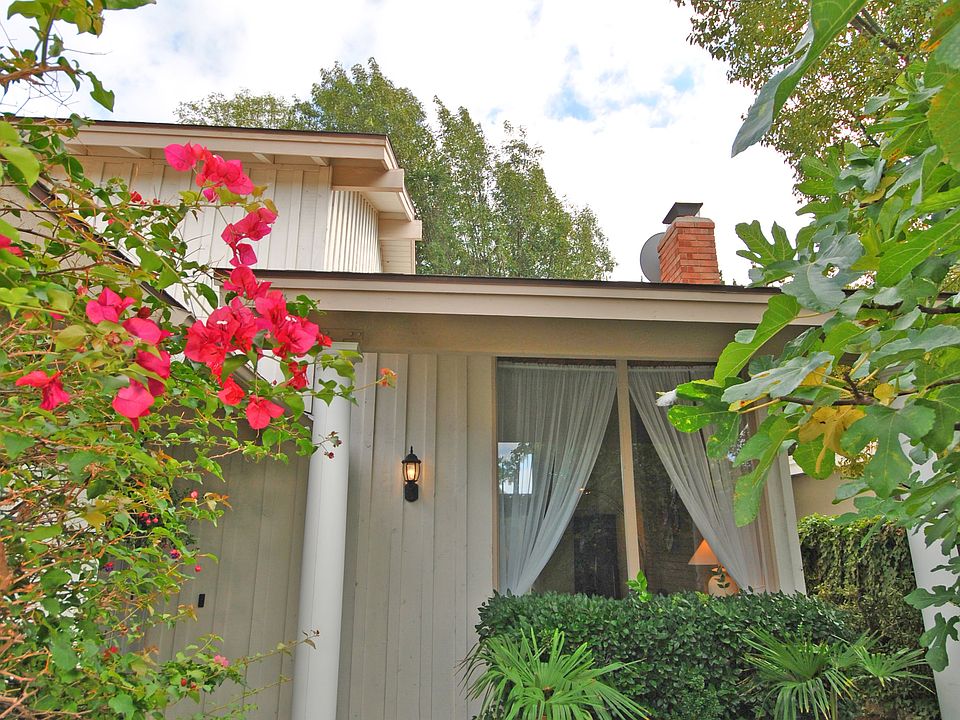 Front Entry with double door