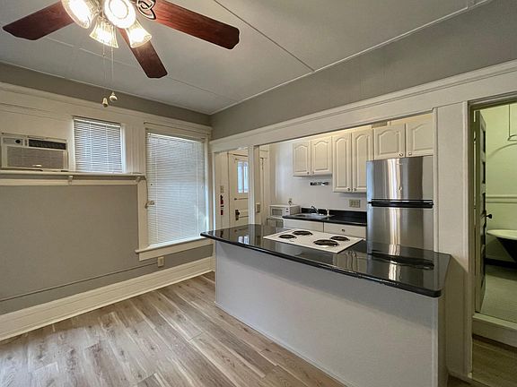 3rd image of 221 Broadway Ave #10