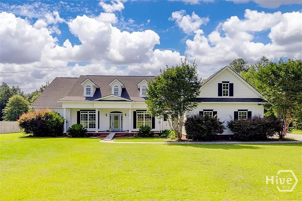 5 bed, 4.5 bath, 4002 sqft, $3,450 — Photo 1
