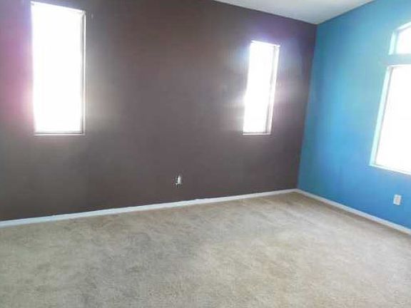 5th image of 9312 Vista Del Valle Ct SW