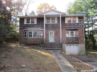 6 Ethel Ct, Wheatley Heights, NY 11798