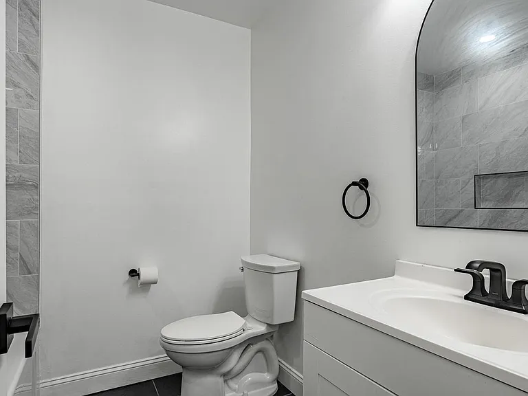 239 Smallwood Ct — Photo 10
