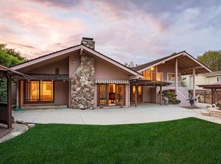 2 Great Ledge Ct, Jamestown, RI 02835