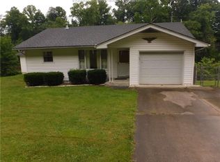 10462 Coal River Rd, Saint Albans, WV 25177