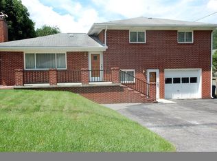 313 Parkview Dr, Bluefield, VA 24605