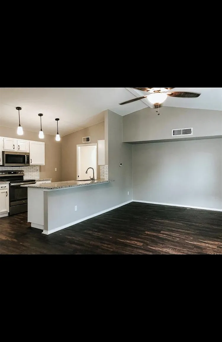 4432 Chapman St — Photo 3