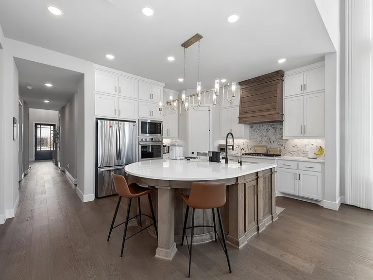 2790 Starwood Dr — Photo 2