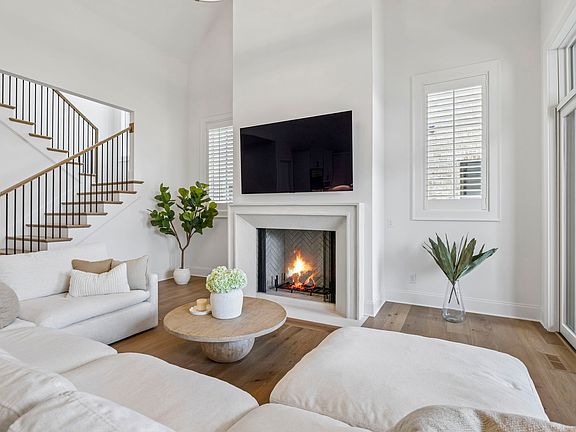 2nd image of 3139 Long Branch Cir