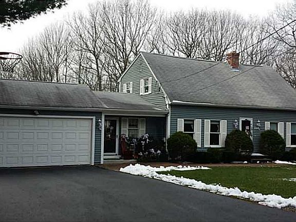 2nd image of 590 Maureen Cir