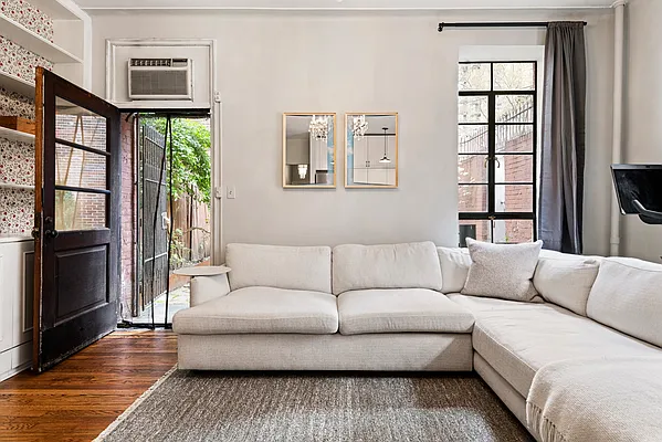 Rented by SERHANT. | media 7