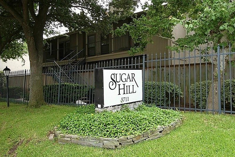 Welcome to the Sugar Hill Condo's!
						:
						This fabulous, quite & gated community is located in the heart of the Galleria!