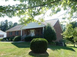 8431 Cherokee Trl, Crossville, TN 38572