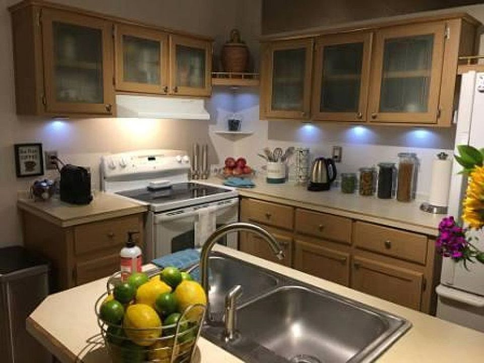 Kitchen with Island