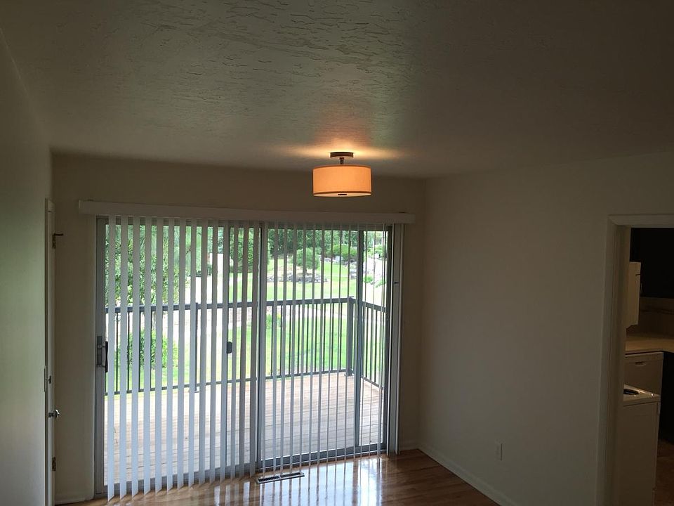 Dining area next to deck