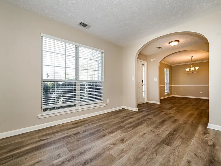 413 Grove Park Dr — Photo 8
