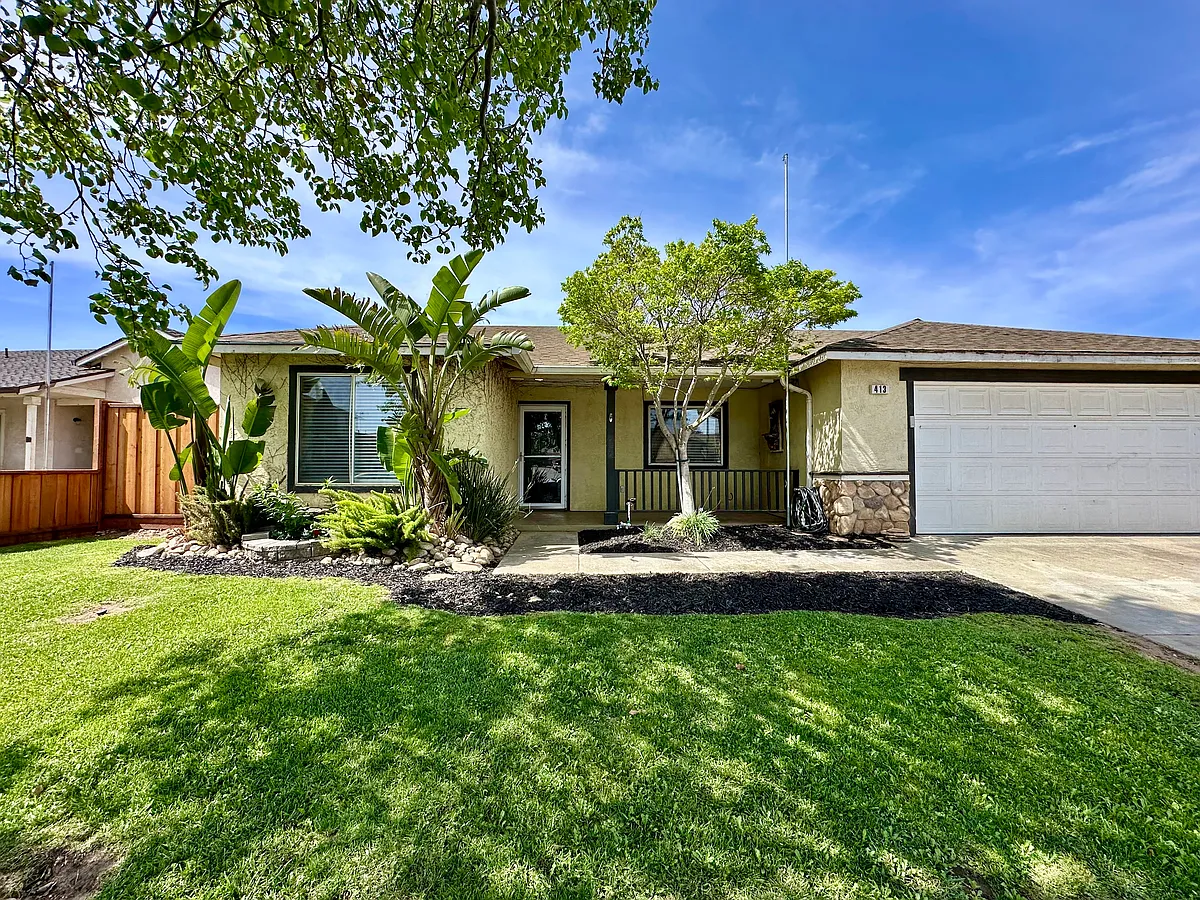 Building Photo - 413 Longhorn Dr