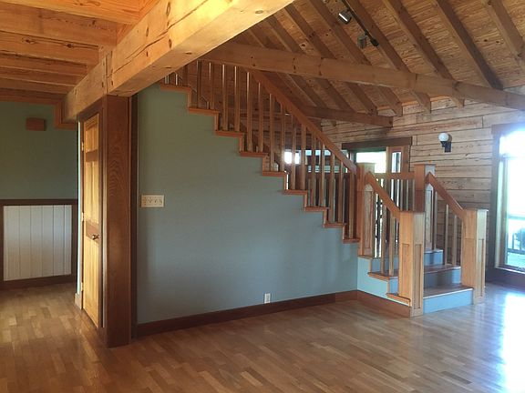 5th image of 622 Walker Ln