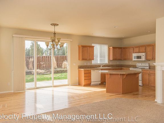 3rd image of 19553 Salmonberry Ct
