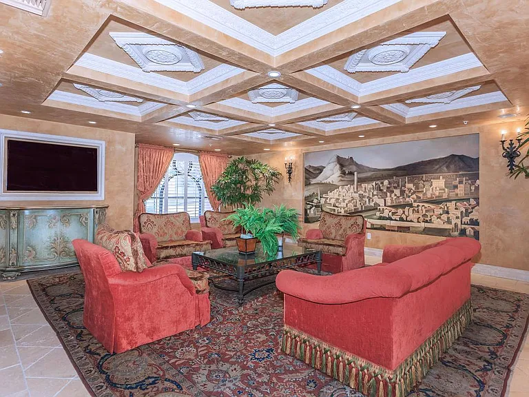 RESIDENT LOUNGE